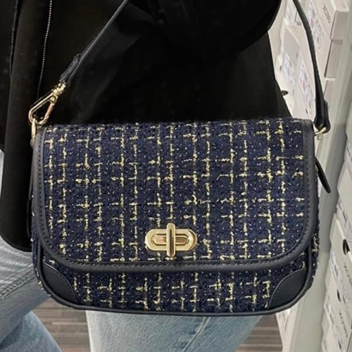 sac a mains style chanel , sac bleu marine , sac à main Geox