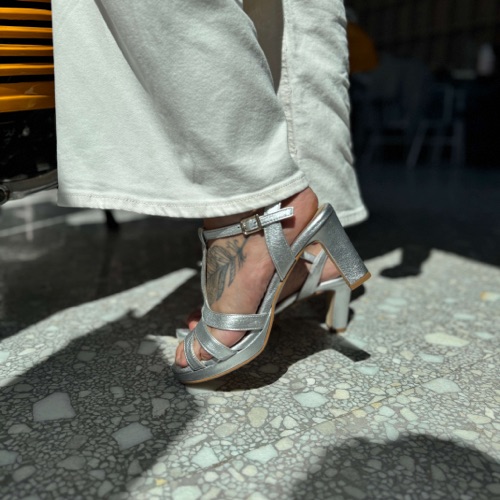 sandales à talons argent métalissé , sandale en cuir