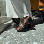 sandales à talons léopard ,chaussures pour coktails et maraiages , chaussurfe à talon