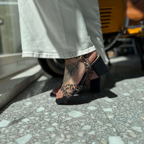 sandales à talons léopard ,chaussures pour coktails et maraiages , chaussurfe à talon