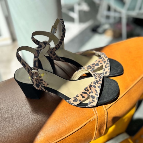 sandales à talons léopard , sandales été à talons , chaussures tendance 2025