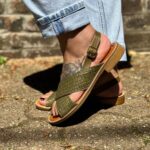 sandale femme plate , style minimaliste , chaussure confortable , chaussure de qualité