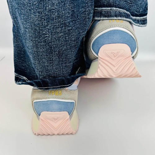 chaussure running , chaussure mode , sneaker rose , sneaker en cuir et nylon